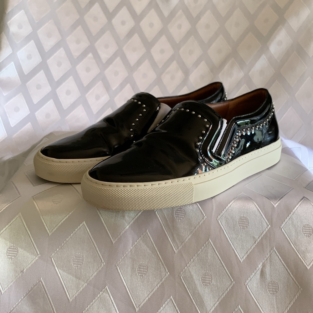 AUTHENTIC GIVENCHY black leather with studs SNEAKERS Size 40 Euro